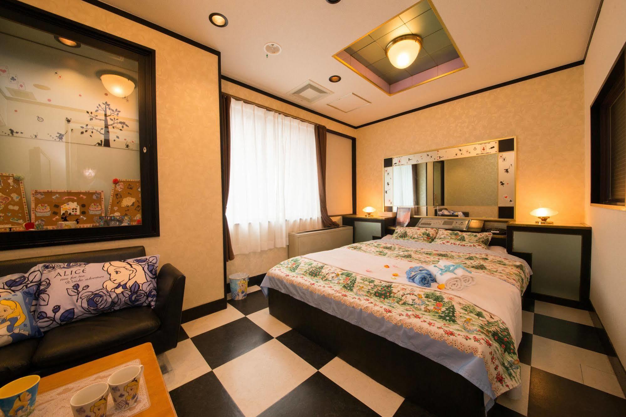 אוסקה Hotel Candy Hall (Adults Only) מראה חיצוני תמונה