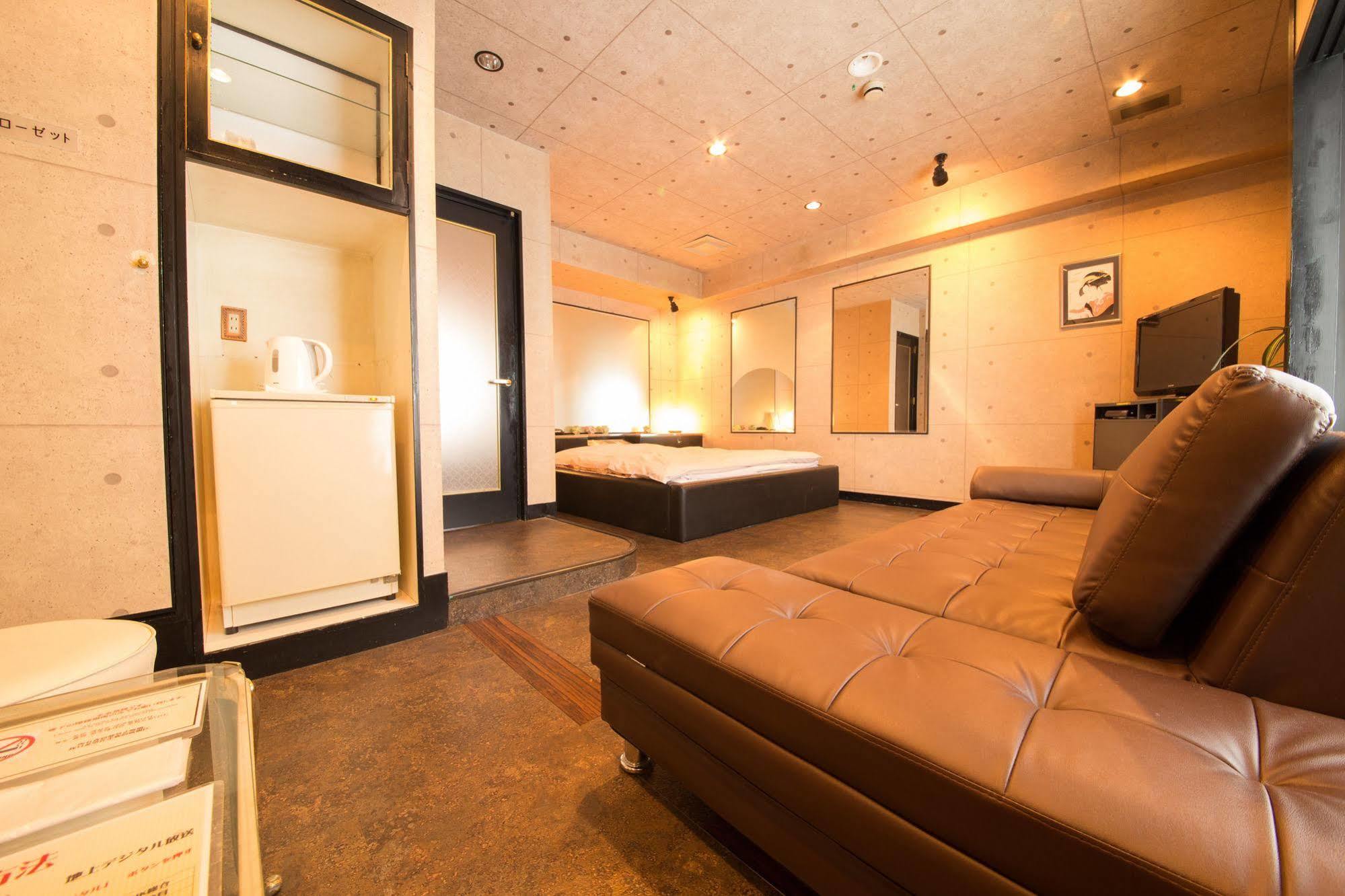 אוסקה Hotel Candy Hall (Adults Only) מראה חיצוני תמונה