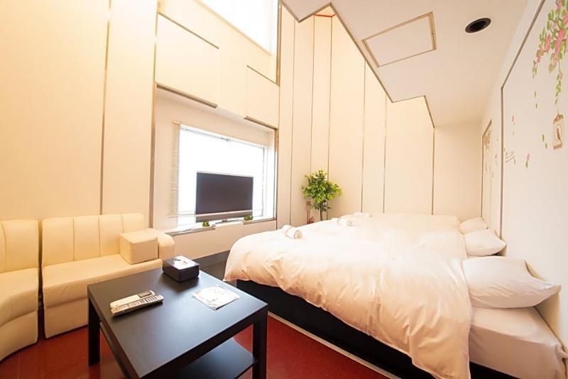 אוסקה Hotel Candy Hall (Adults Only) מראה חיצוני תמונה